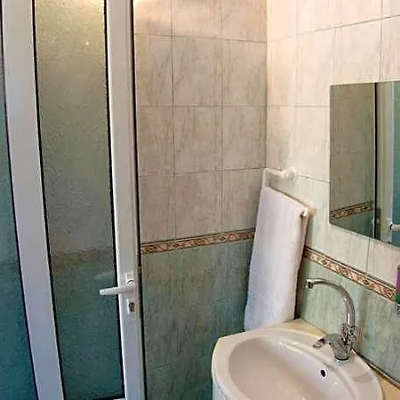Guestrooms *